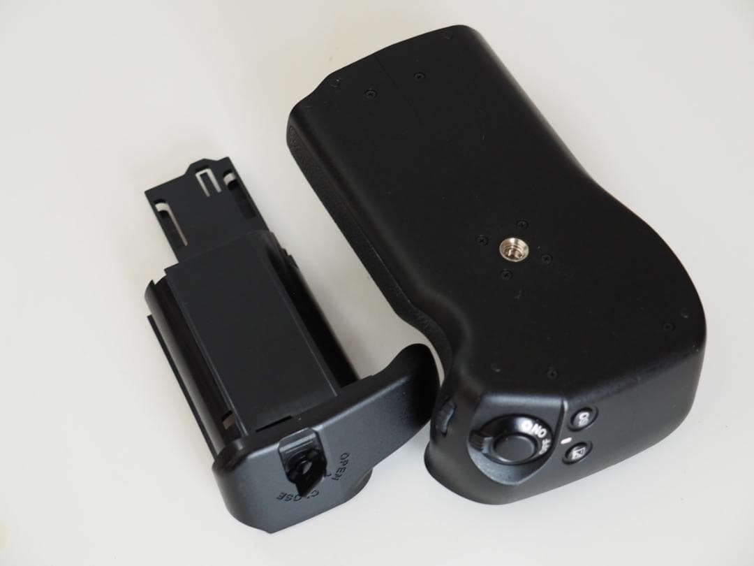 PENTAX K-5iis　バッテリーグリップと単焦点レンズセット