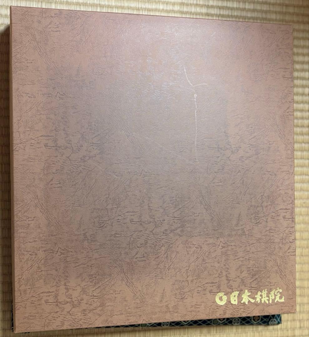 榧二寸盤　柾目　上物　箱付き　碁盤　囲碁　美品