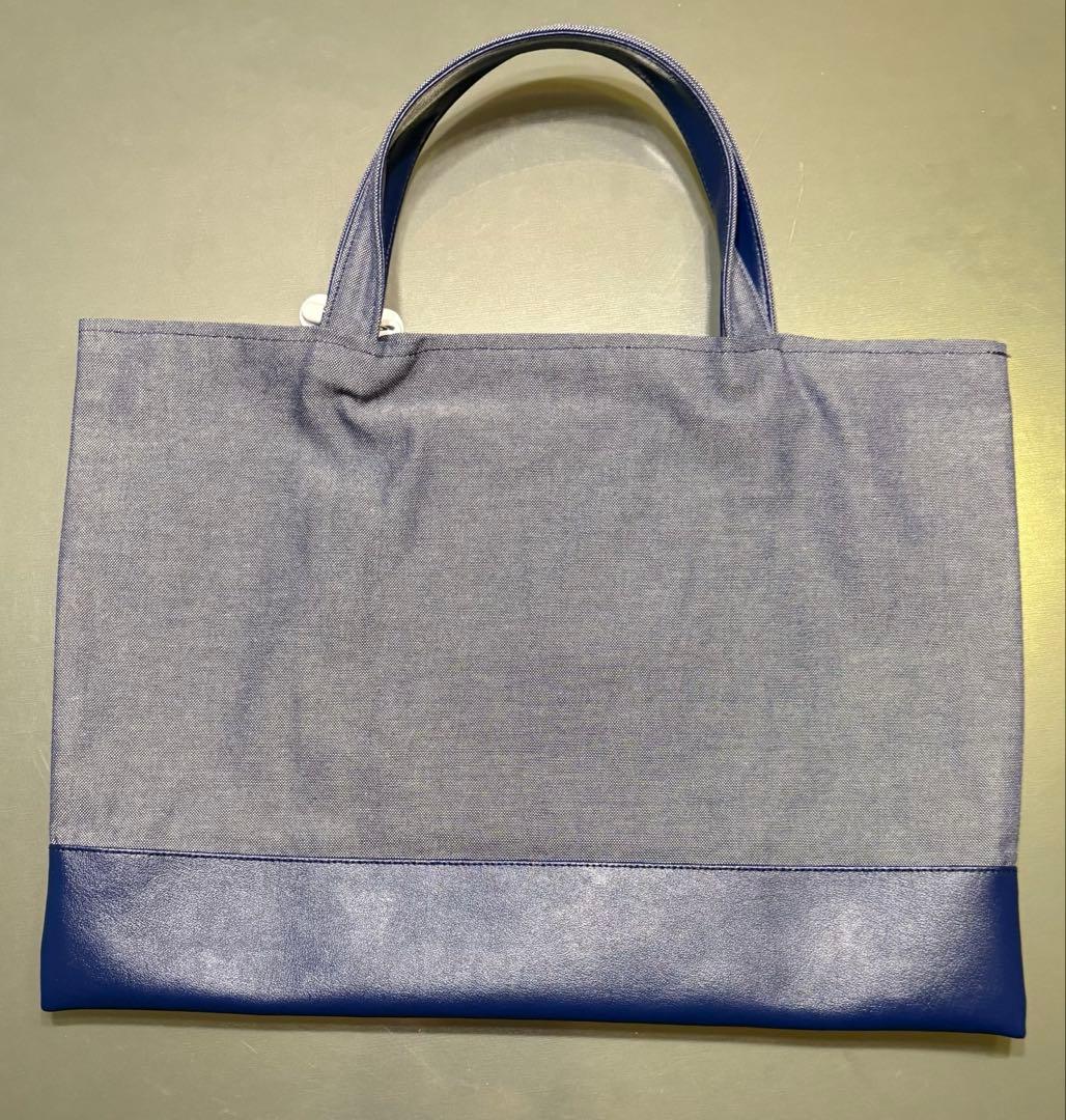 【美品】一度短時間のみ使用　ファミリア　デニムバッグ　ブック入れ　ピンバッチ付き