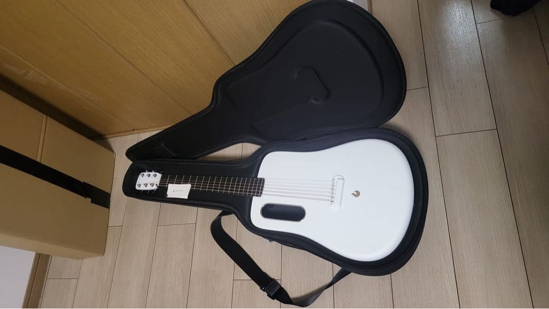 LAVA ME 2 アコースティックホワイトギター