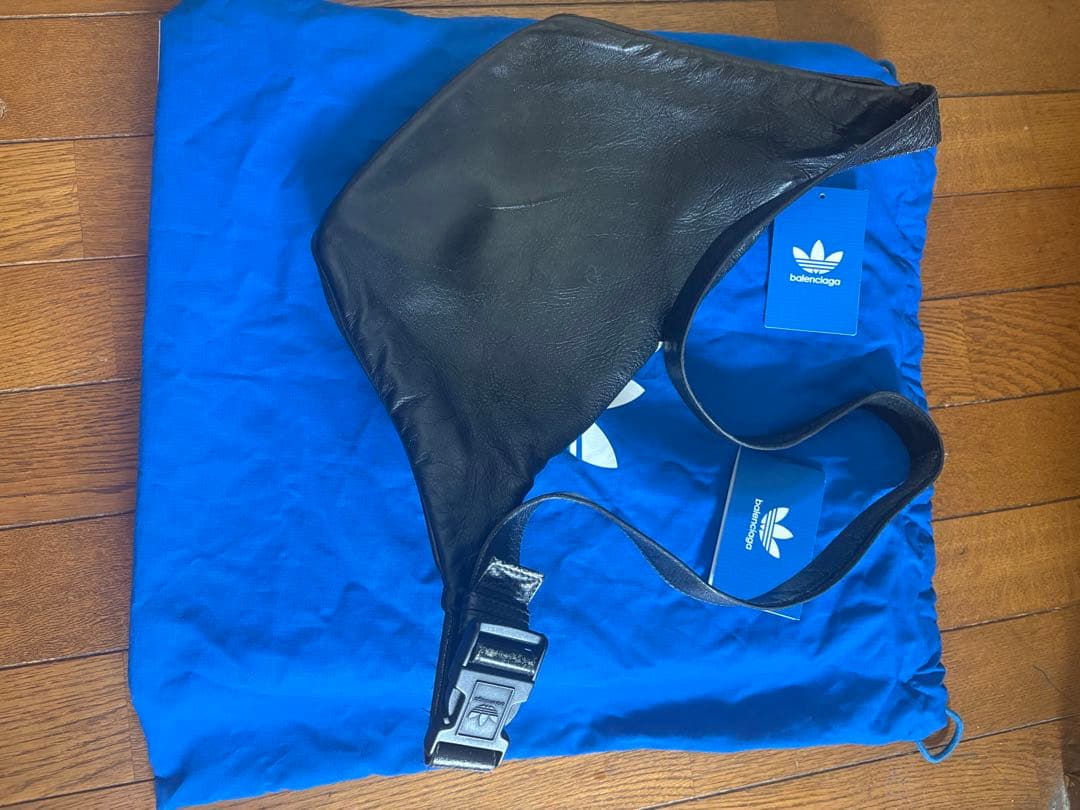 BALENCIAGA adidas コラボ　ボディバッグ レザー ブラック
