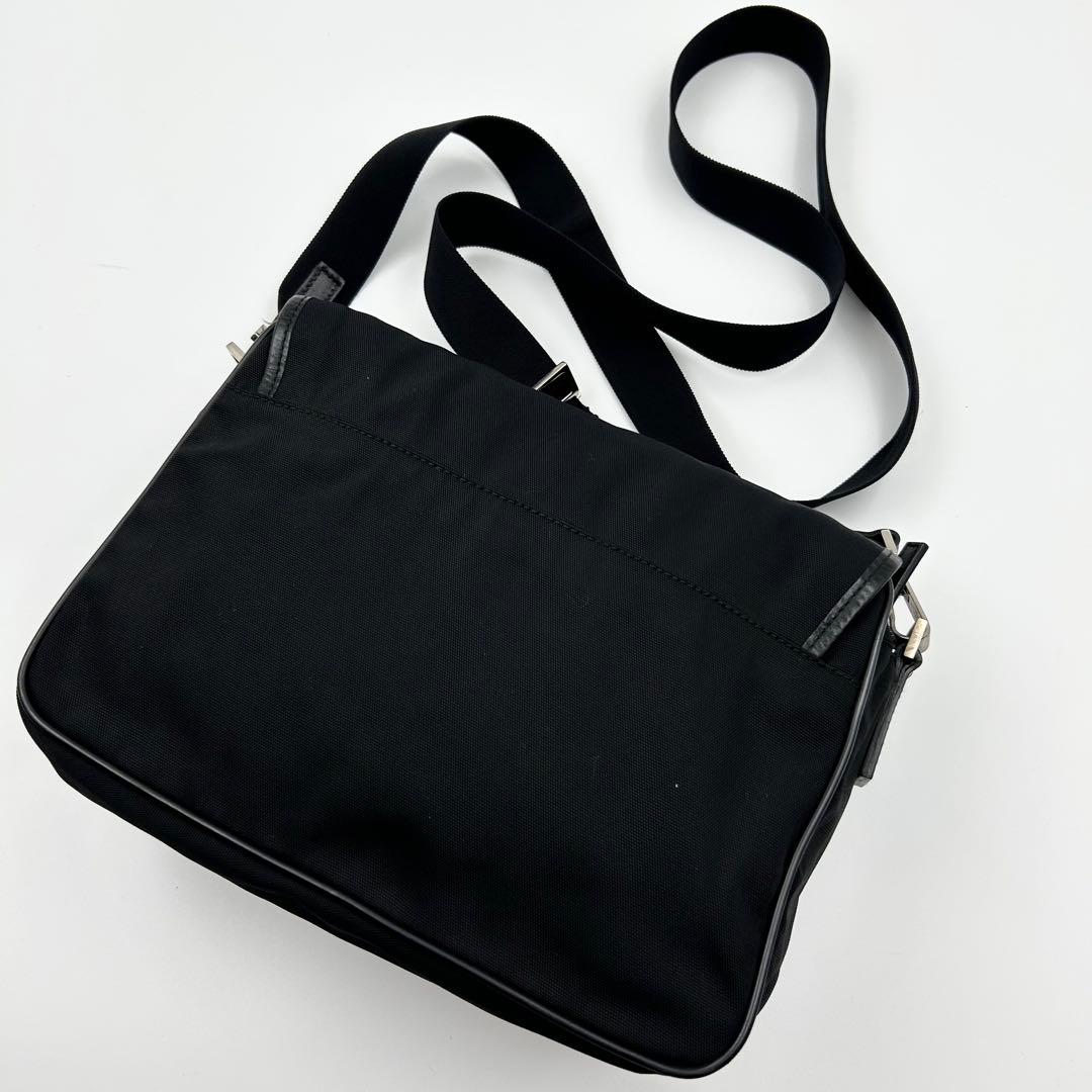 美品✨ グッチ ショルダーバッグ メッセンジャー 黒 裏地総柄 レザー ナイロン