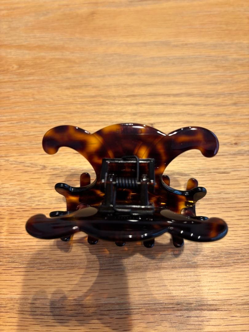 CELINE ラージヘアクロー アセテート ダークハバナ