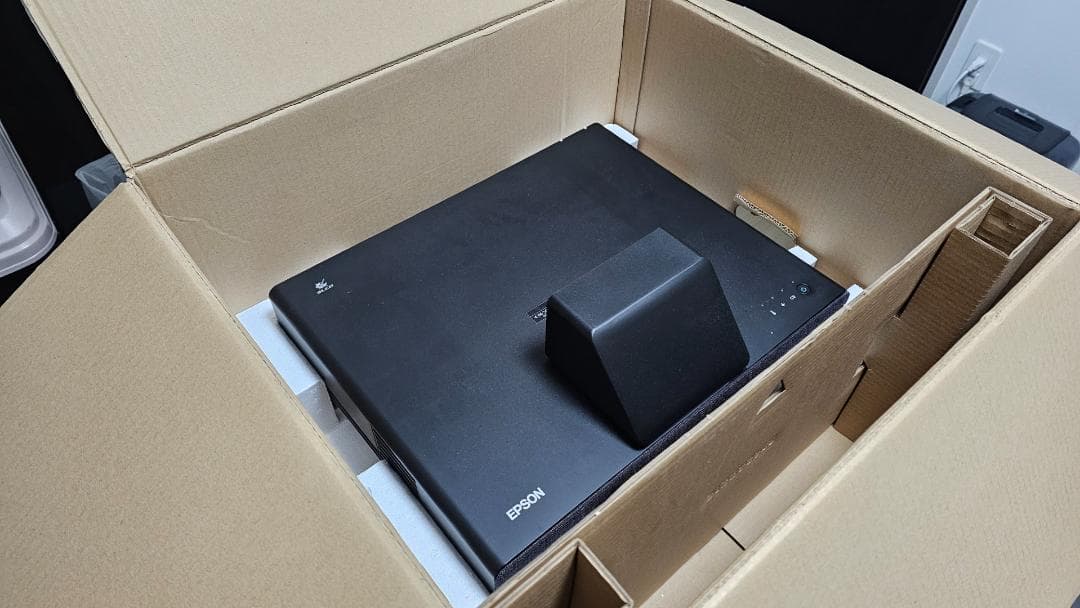 【値引き】Epson EH-LS500B 超単焦点プロジェクター