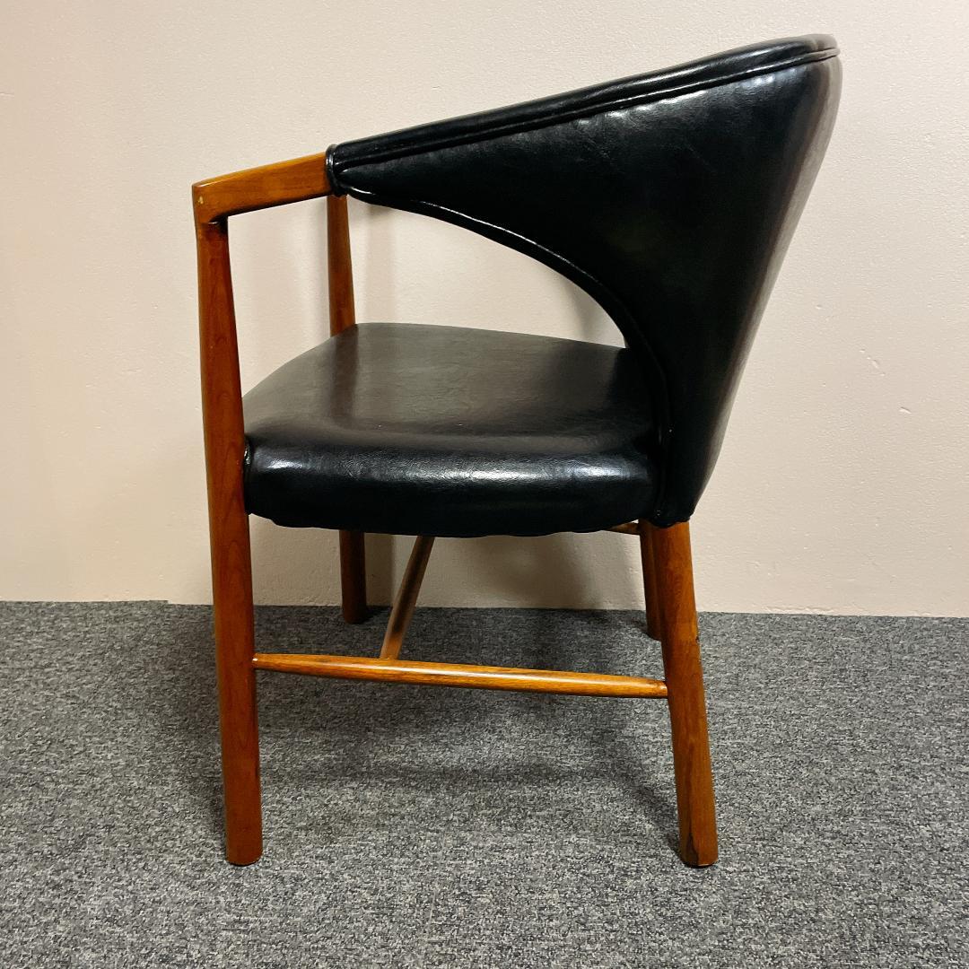 アームチェア　ブラックレザー　修理歴あり