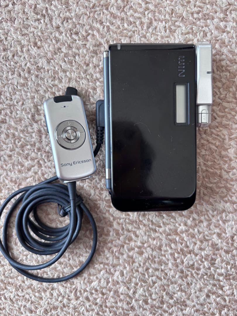 Sony Ericsson W44S 本体