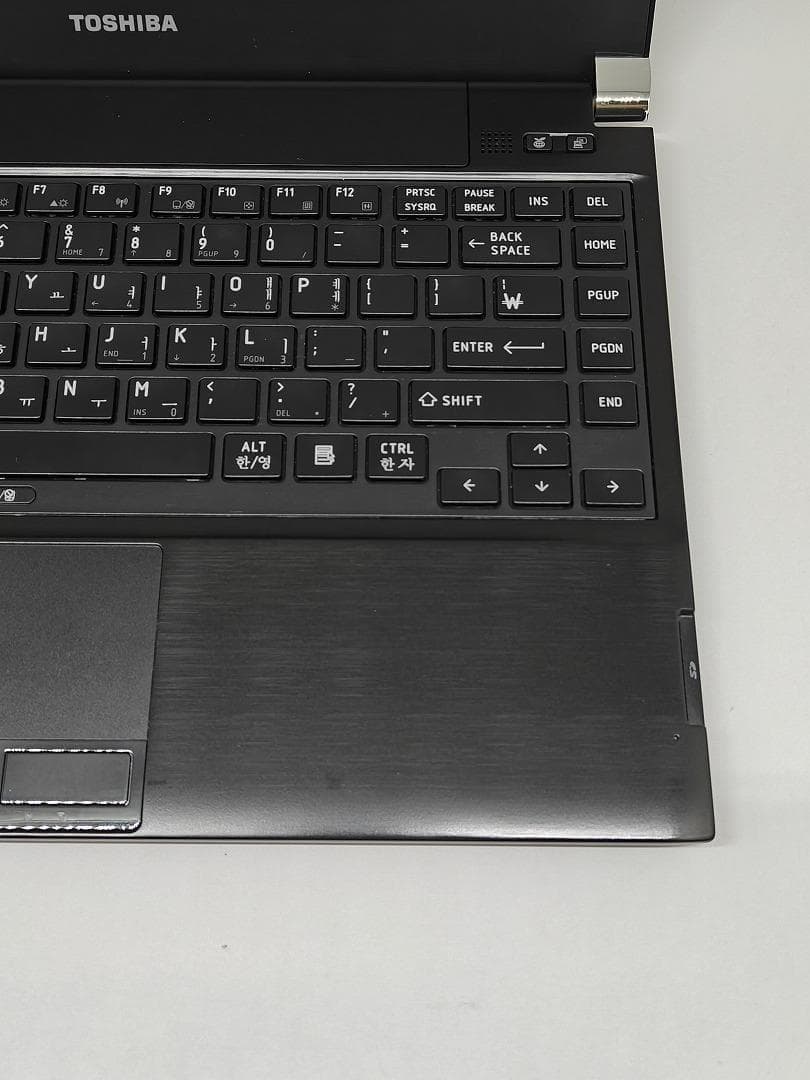 【東芝】爆速 Corei7/新品SSD256GB ノートパソコン 13.3 E1