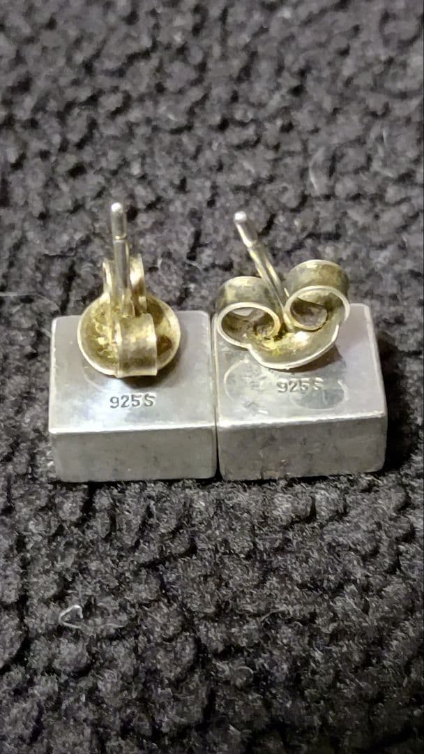 BURBERRY 925シルバー スクエアピアス