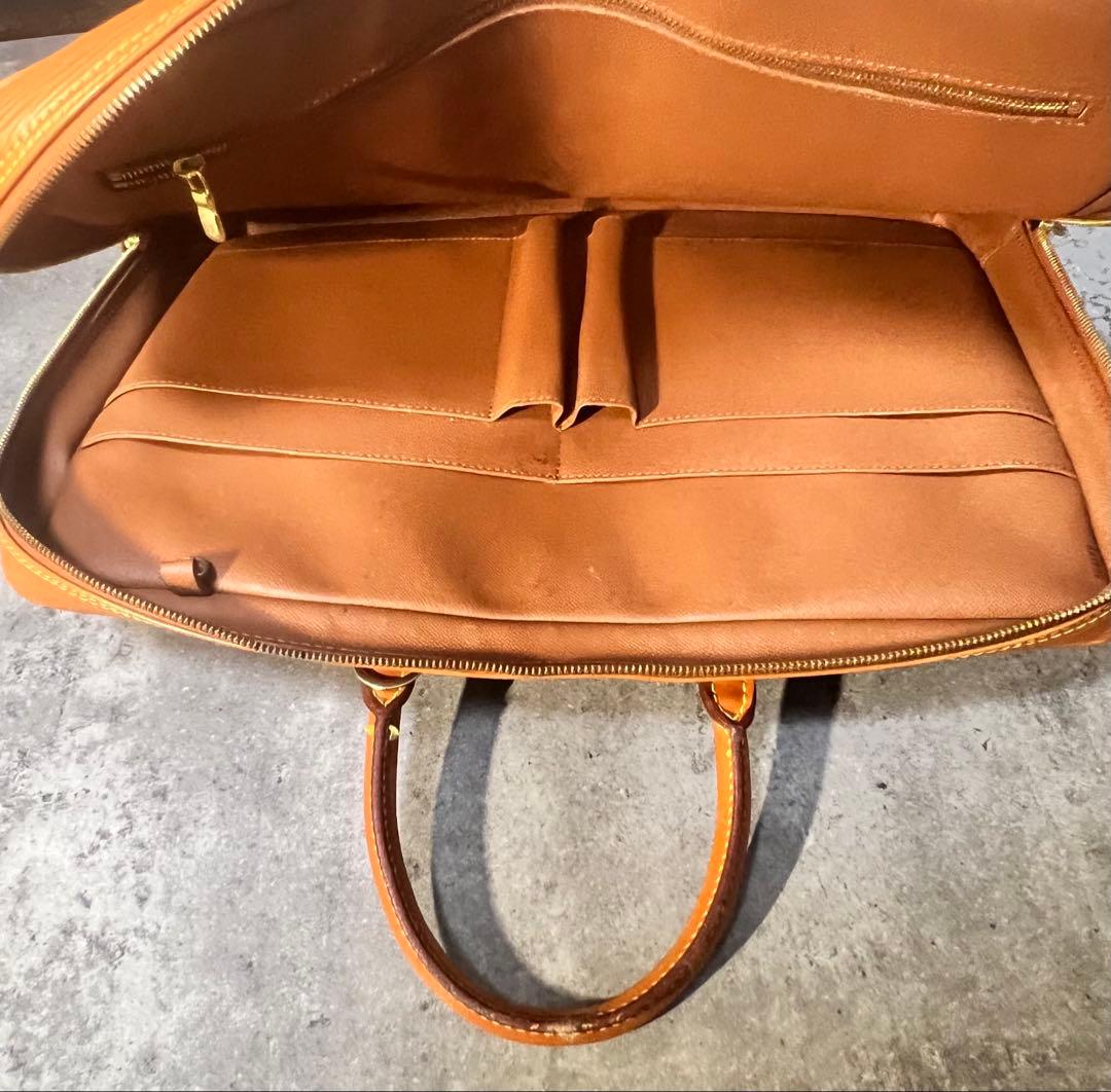 ルイヴィトン　エピ　ポルト ドキュマン・ヴォワヤージュ　ジパングゴールド