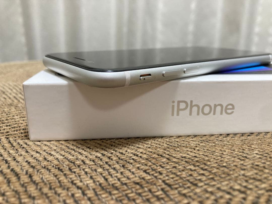 iPhone SE (第2世代) SIMフリー