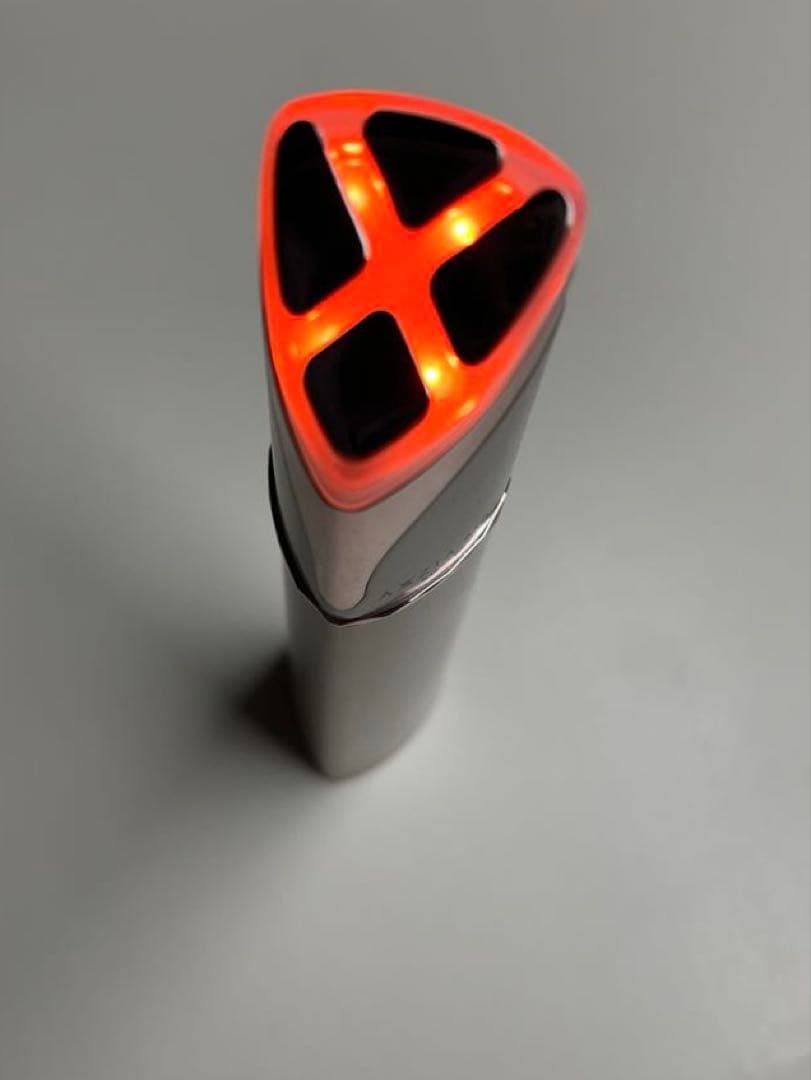 AXXZIA アクシージア　目元用美顔器