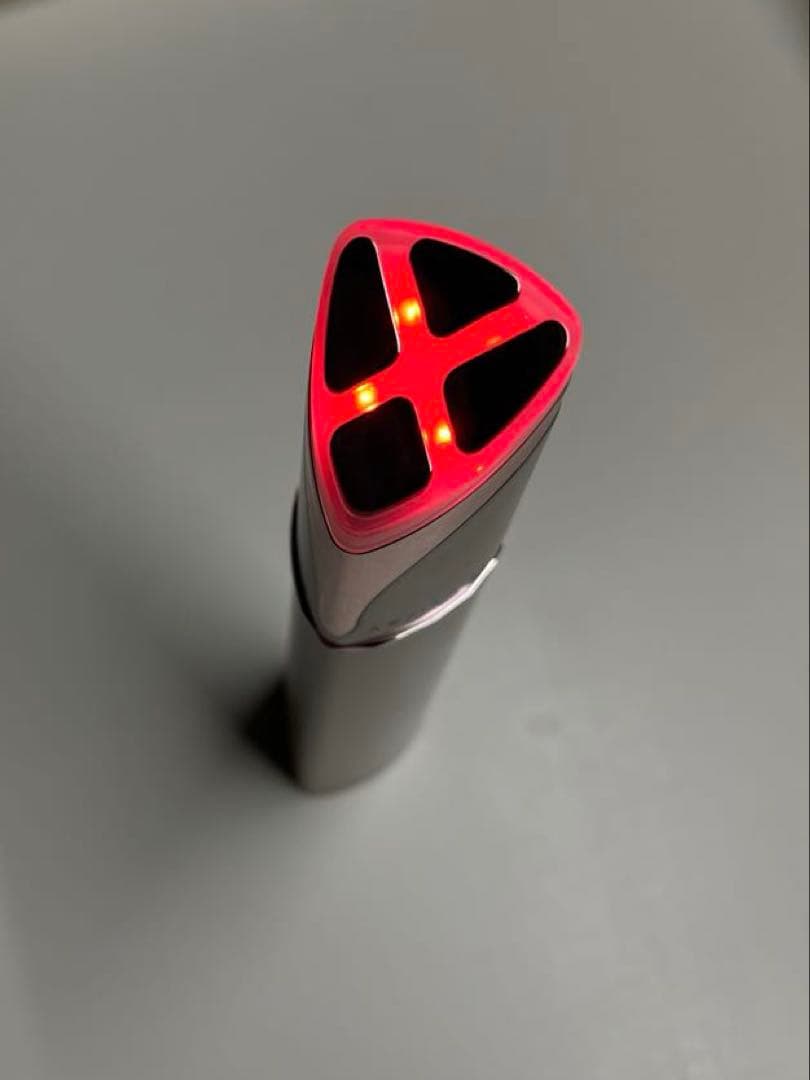 AXXZIA アクシージア　目元用美顔器