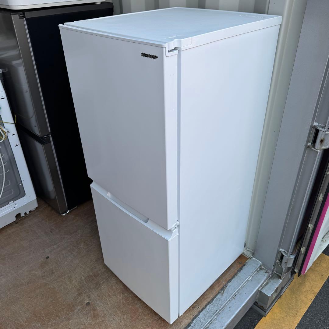 C7332★2023年製美品★シャープ冷蔵庫マットホワイト右.左開き　一人暮らし