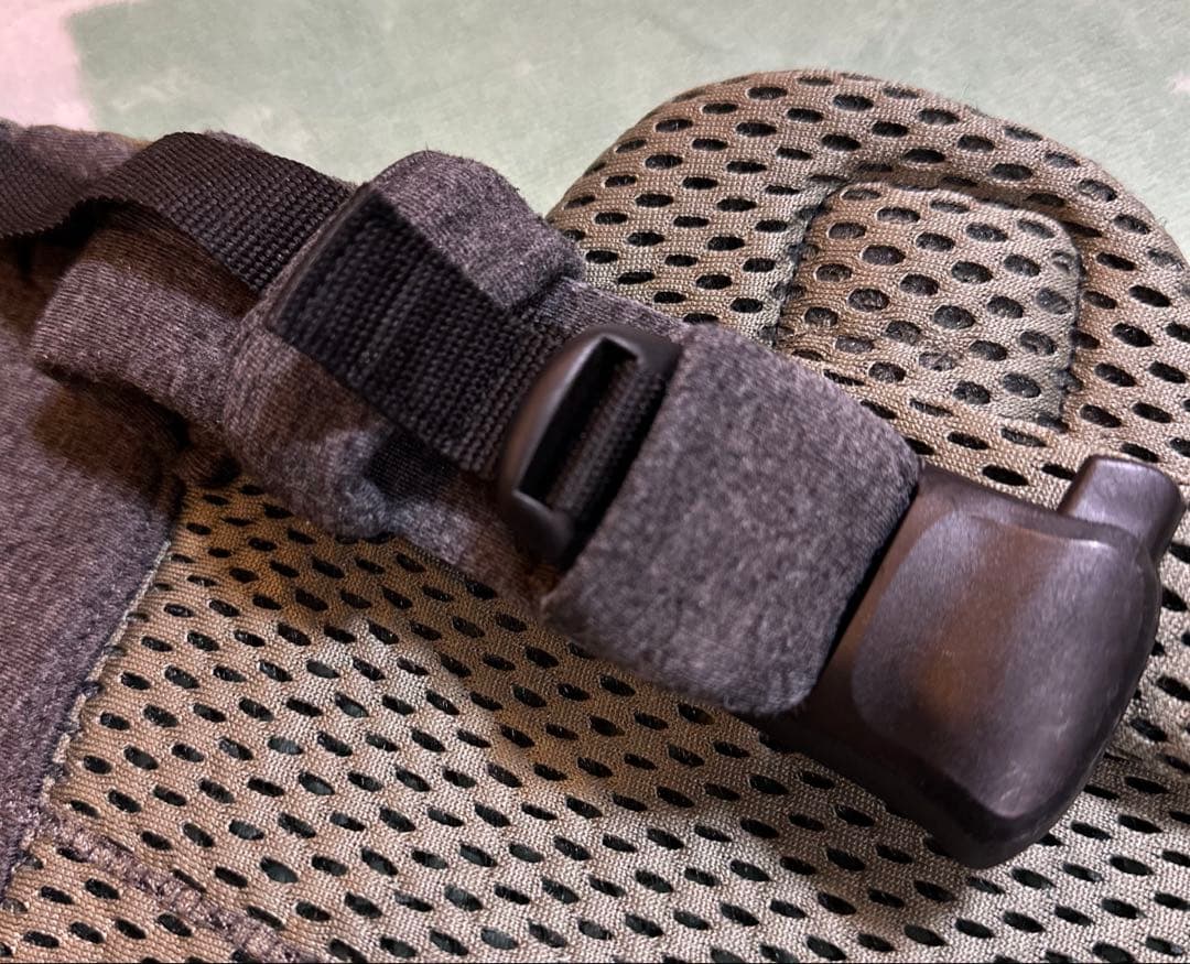 ベビービョルン　ハーモニー　ダークグリーン