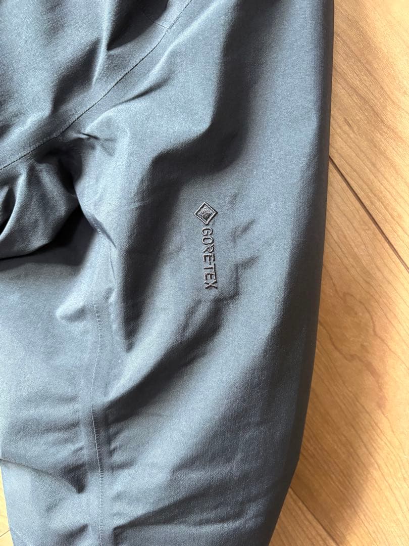 アークテリクス フィションsv ゴアテックスダウン　インサレーテドBLACK S