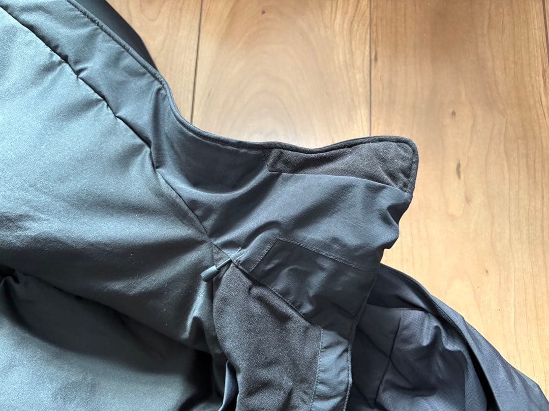 アークテリクス フィションsv ゴアテックスダウン　インサレーテドBLACK S