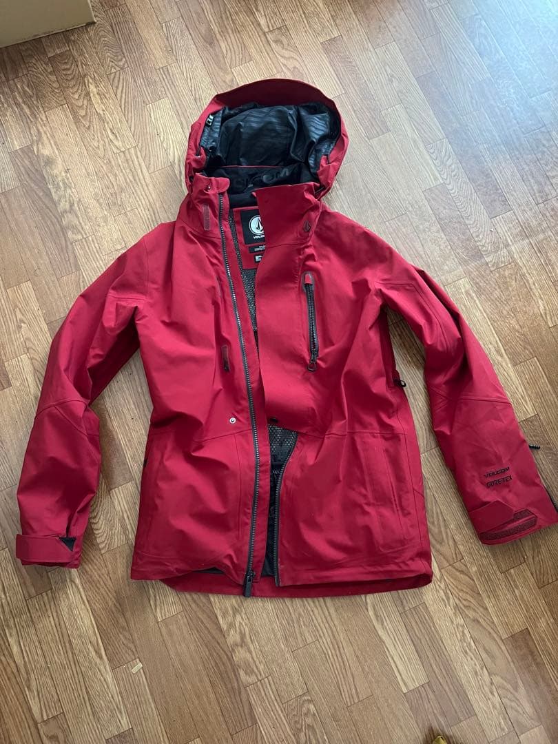 Volcom スノーボードウェア　Sサイズ 赤ジャケット黄パンツGORE-TEX