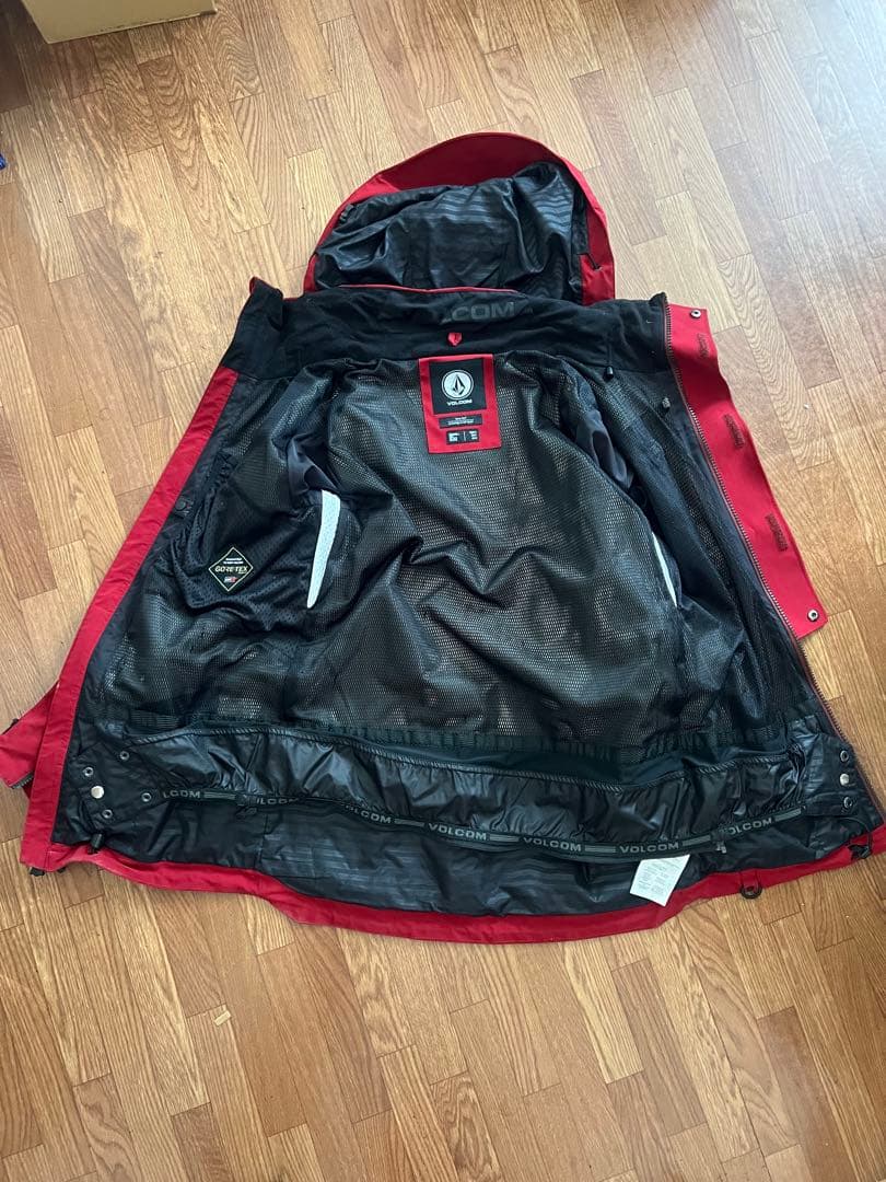 Volcom スノーボードウェア　Sサイズ 赤ジャケット黄パンツGORE-TEX