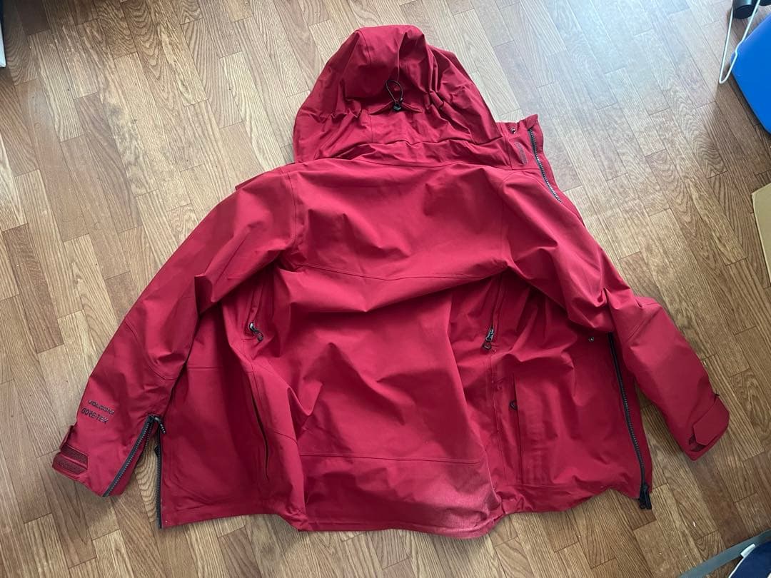Volcom スノーボードウェア　Sサイズ 赤ジャケット黄パンツGORE-TEX