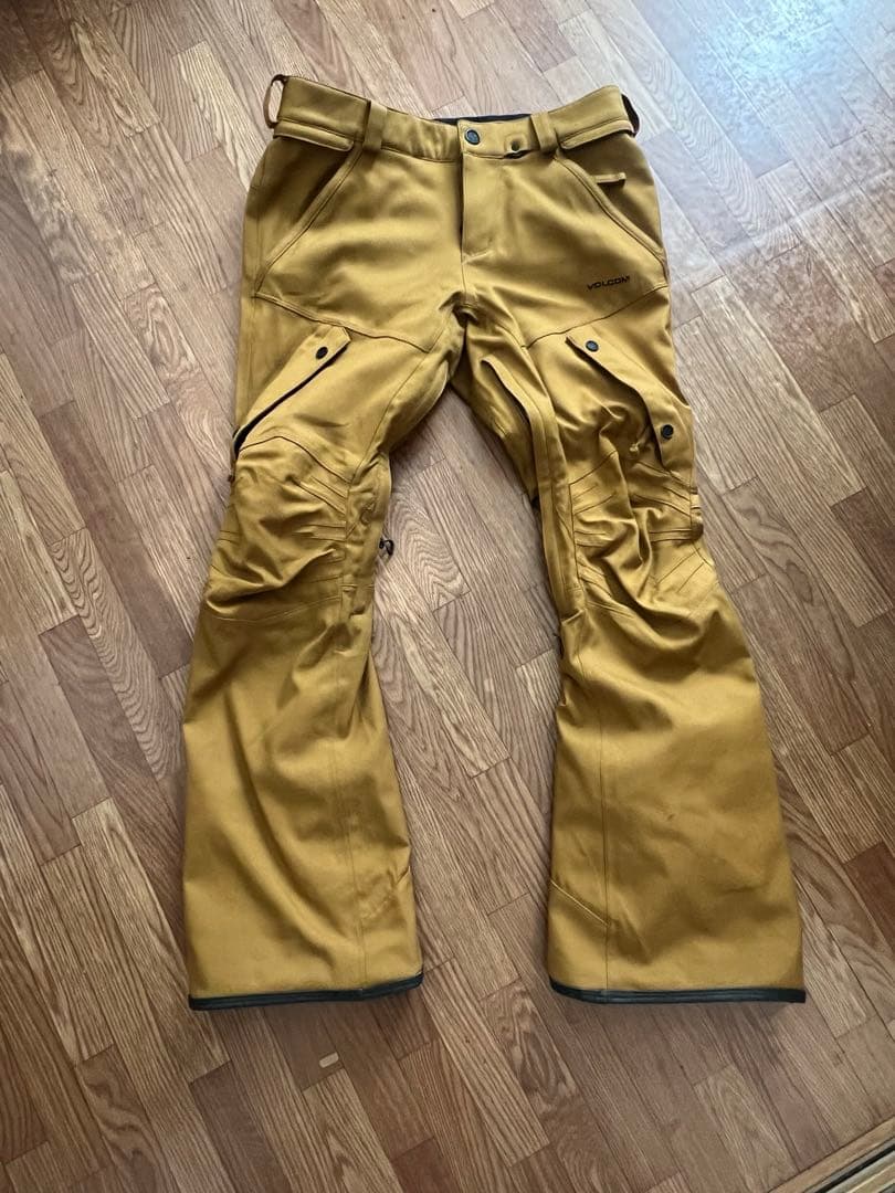 Volcom スノーボードウェア　Sサイズ 赤ジャケット黄パンツGORE-TEX