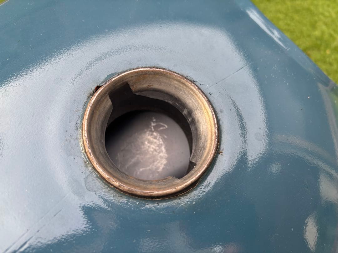 ダークブルー金属タンク 手動バルブ付き