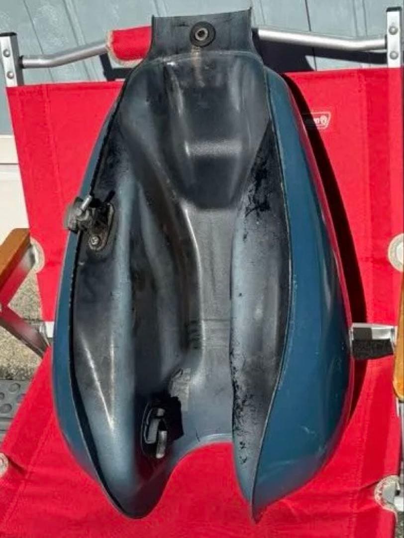 ダークブルー金属タンク 手動バルブ付き