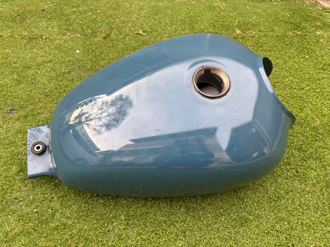 ダークブルー金属タンク 手動バルブ付き