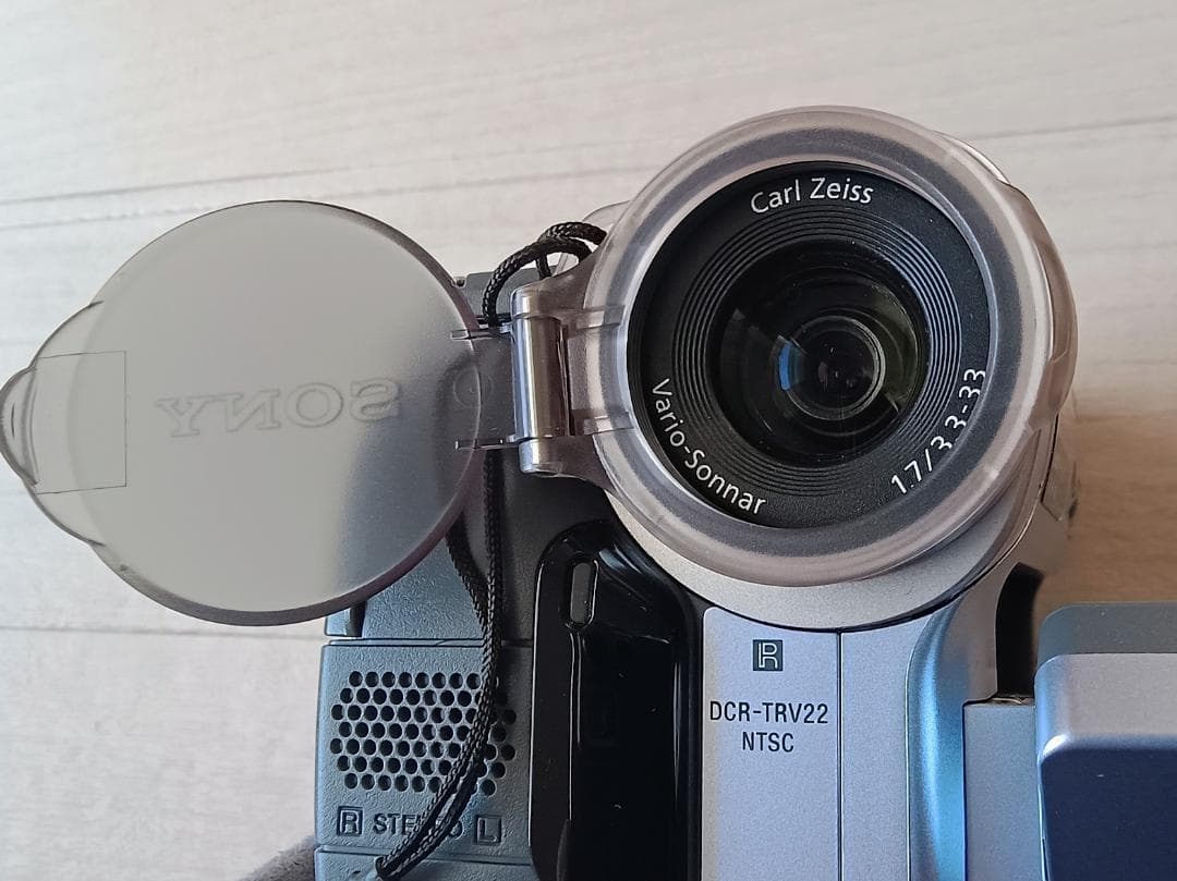ソニー DCR-TRV22 デジタルビデオカメラレコーダー　テープ付き