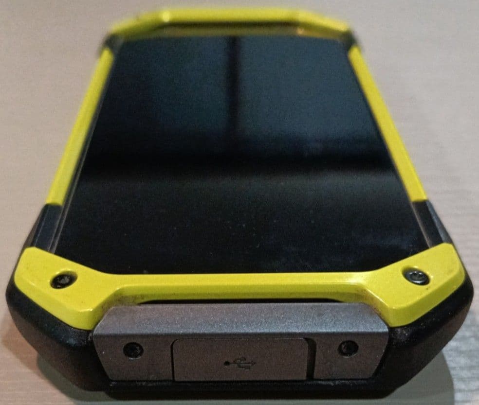 TORQUE5G KYG01 本体のみ