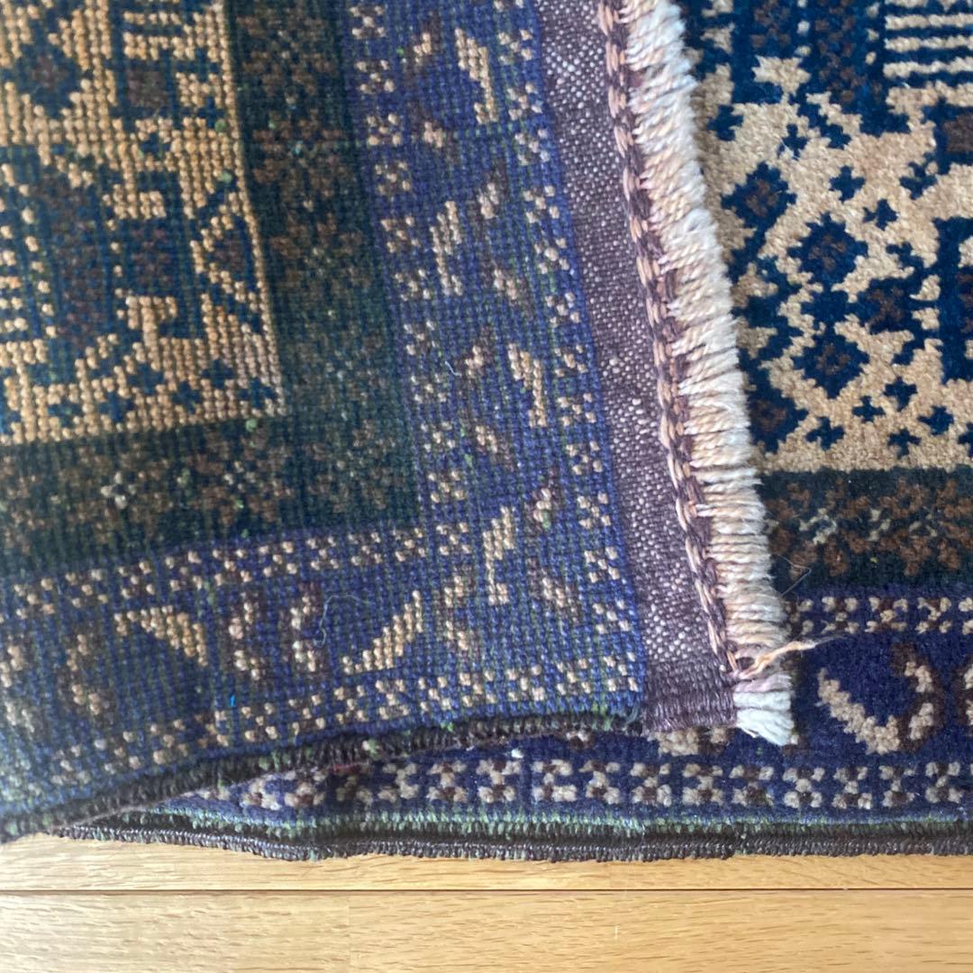 渋い色カラーのスモールラグ