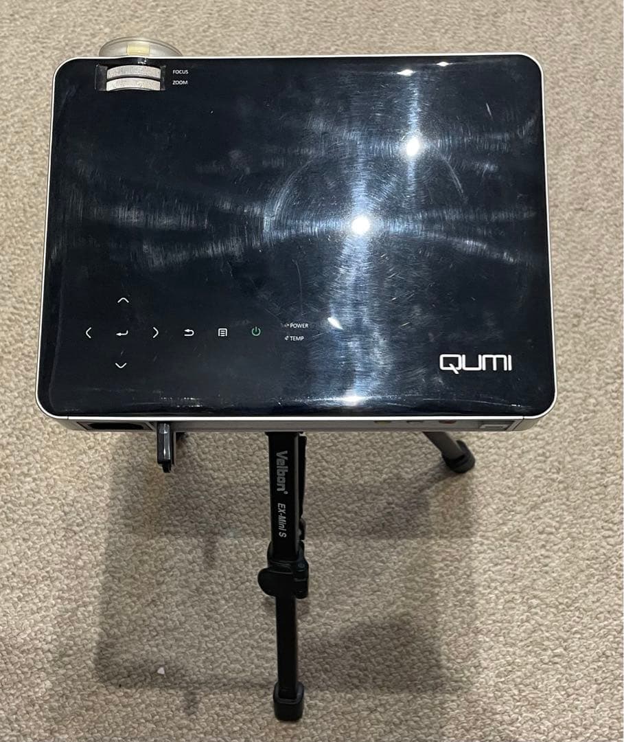Qumi プロジェクター　三脚付き