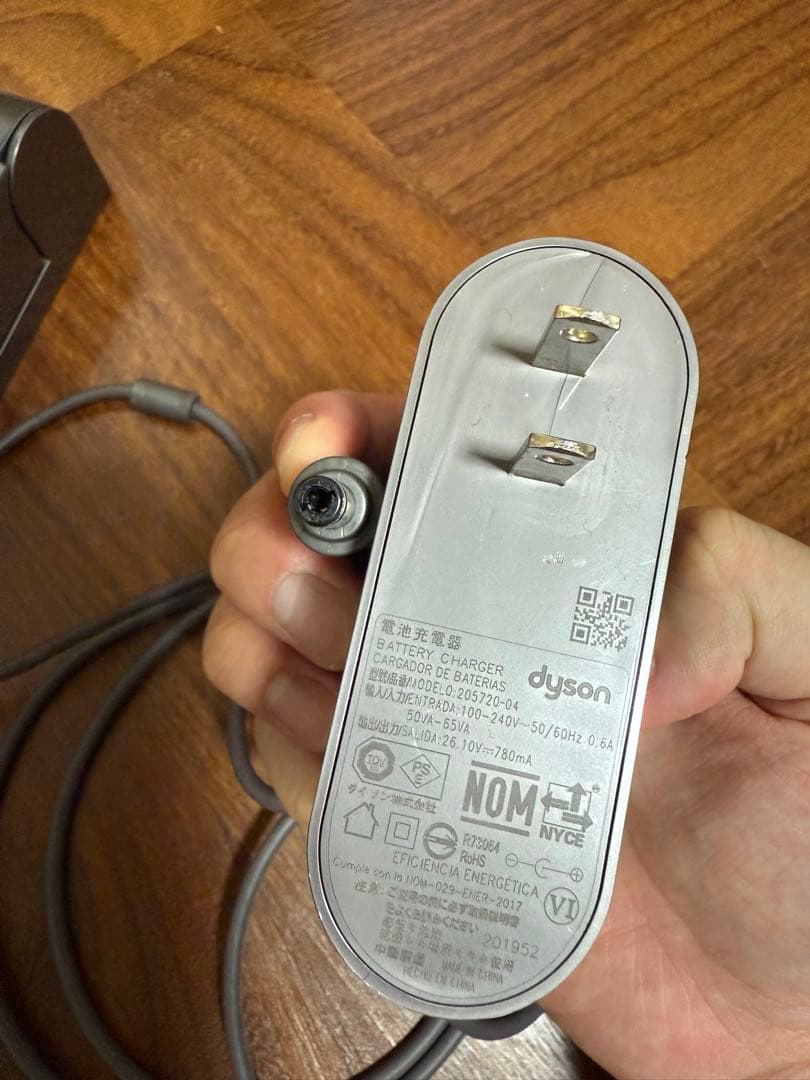 dyson V7 fluffy SV11 バッテリー新品交換済 動作確認済