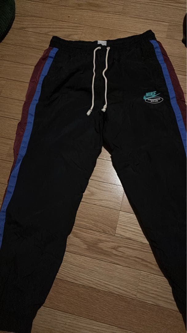 Nike ナイロンパンツ Lサイズ 花刺繍