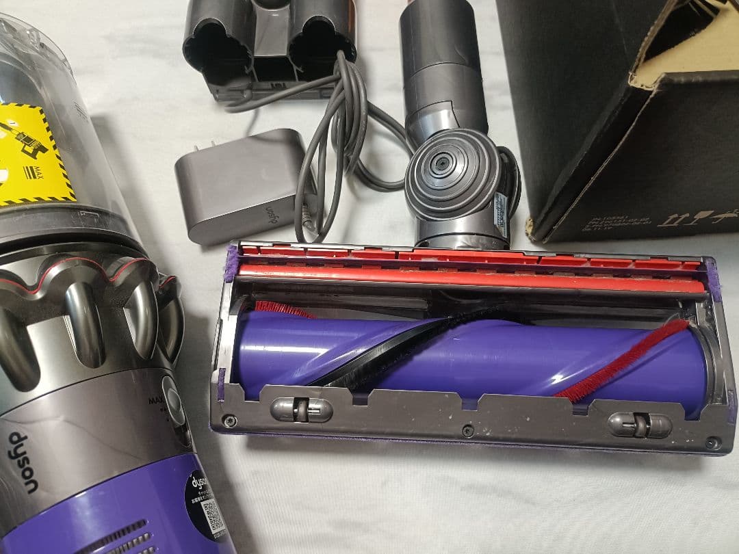 dyson ダイソン v10 sv12 コードレス 掃除機　数回使用　稼働品