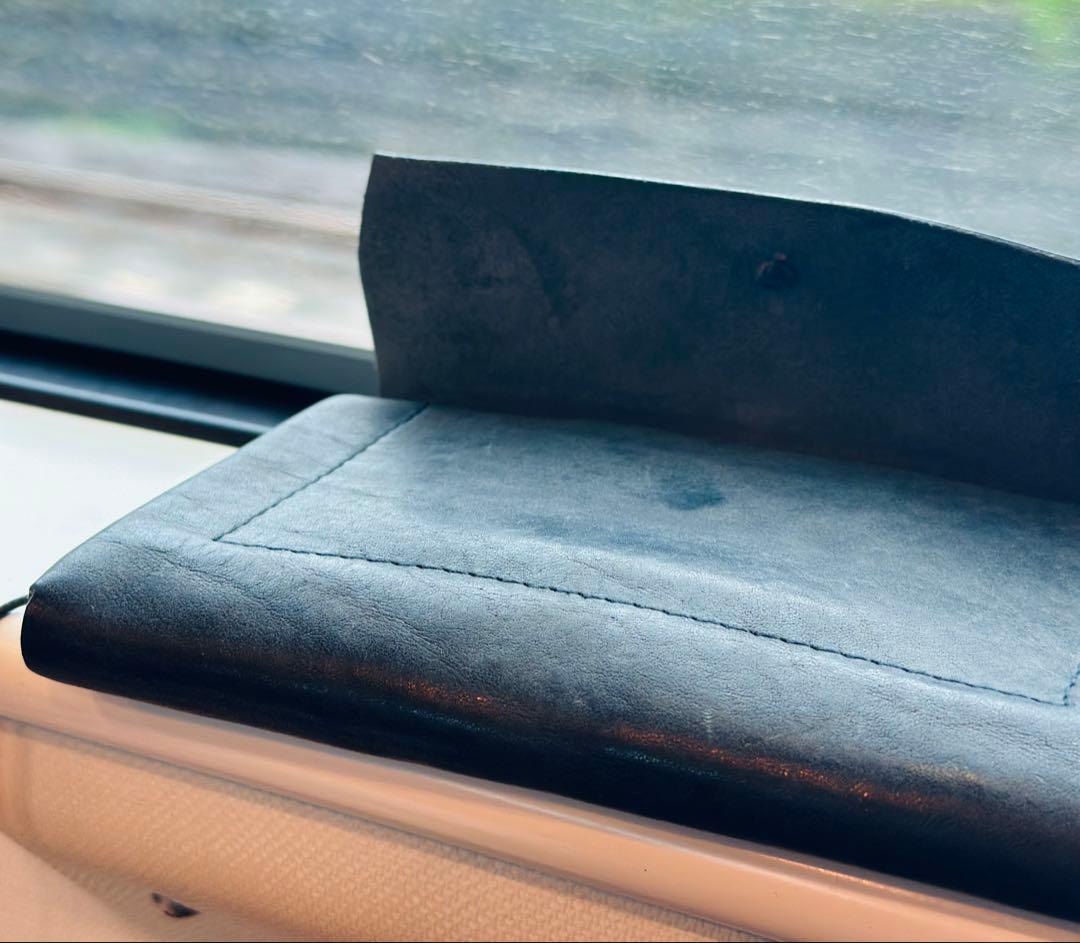 n*a様 【値下げ】paisano パイサーノ　紐留長財布　バケッタレザー 牛革