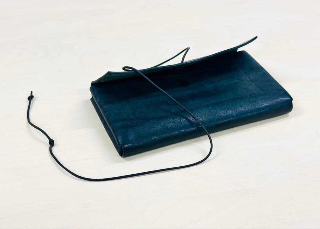 n*a様 【値下げ】paisano パイサーノ　紐留長財布　バケッタレザー 牛革