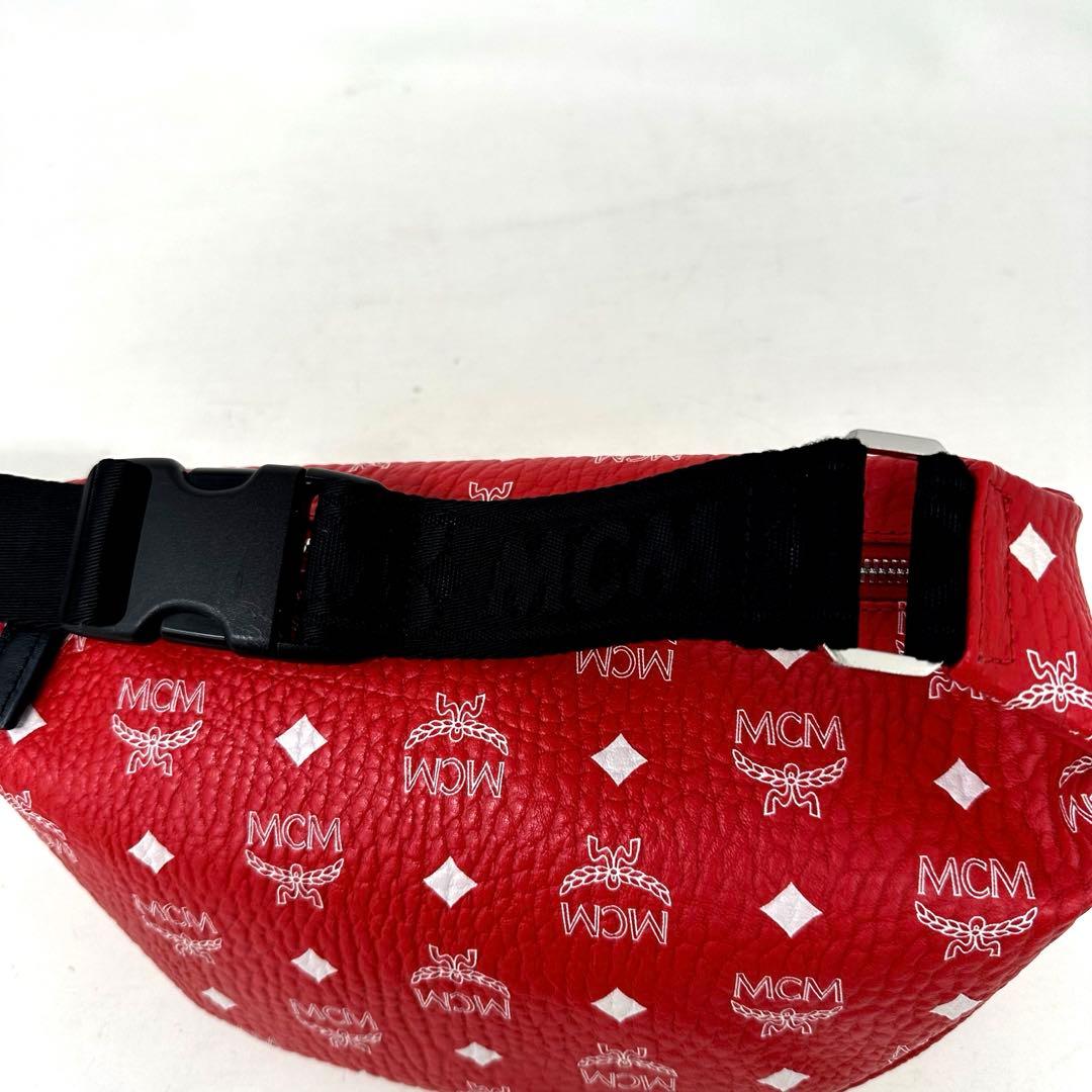 MCM ボディバッグ　ウエストポーチ　保存袋付き　赤　ユニセックス　レザー
