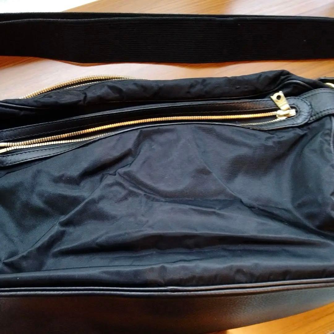 ハンティング・ワールド メッセンジャーバッグ