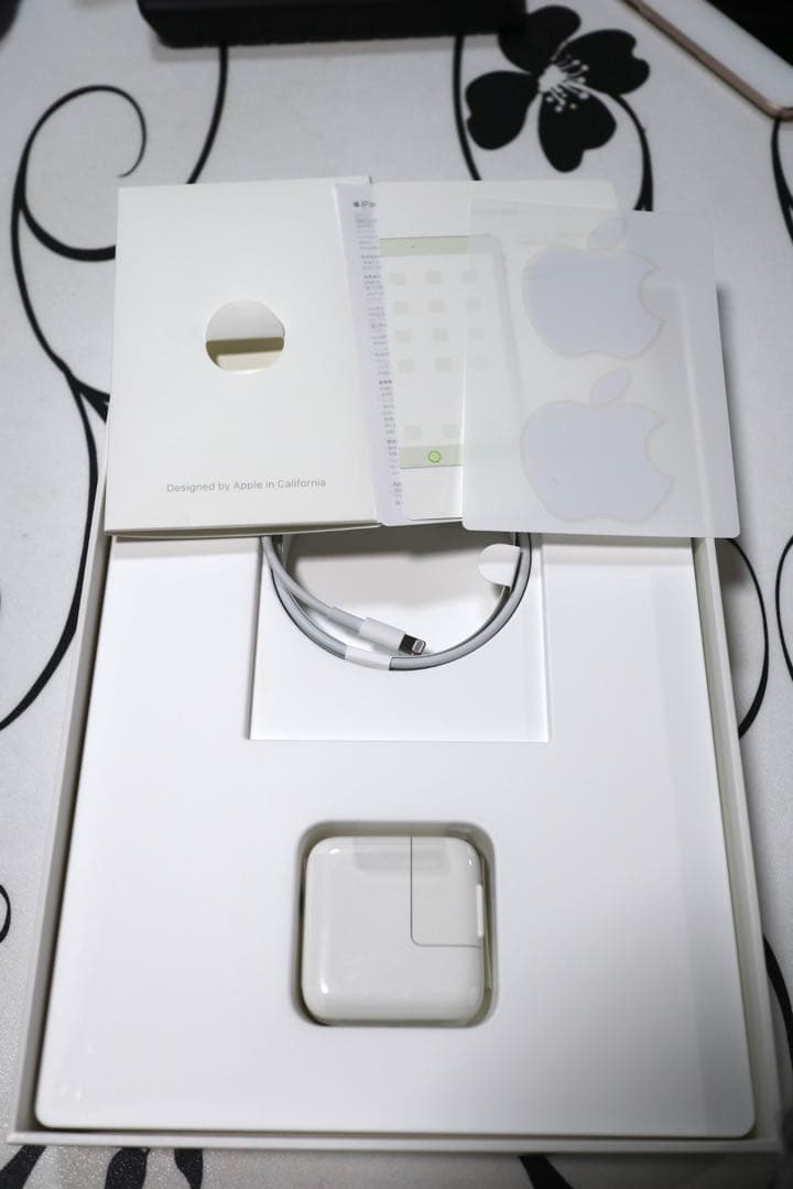 Apple iPad wi-fiゴールド5世代128GB/箱美品付き