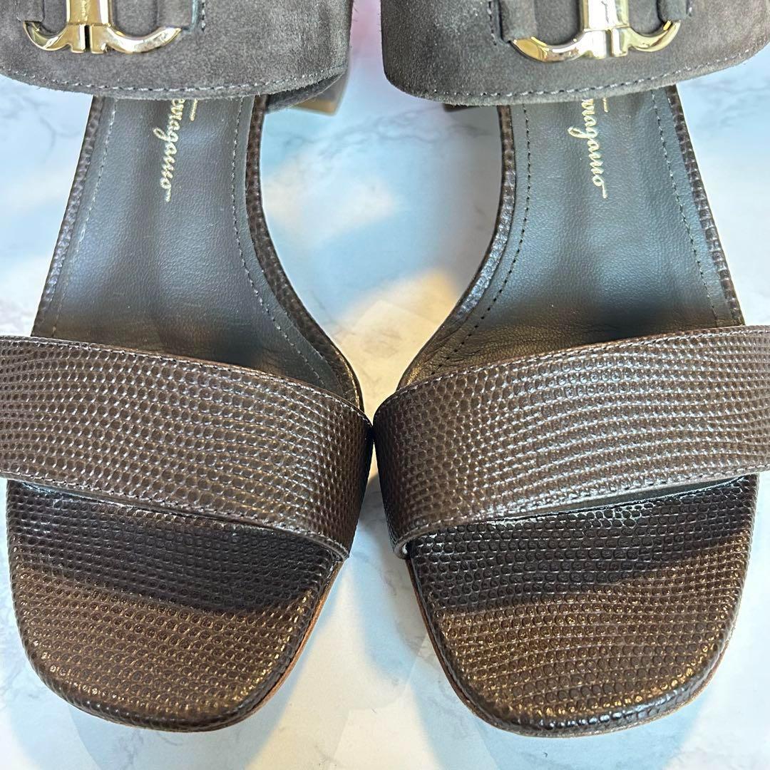 Salvatore Ferragamoフェラガモ　サンダル　ブラウン　スウェード