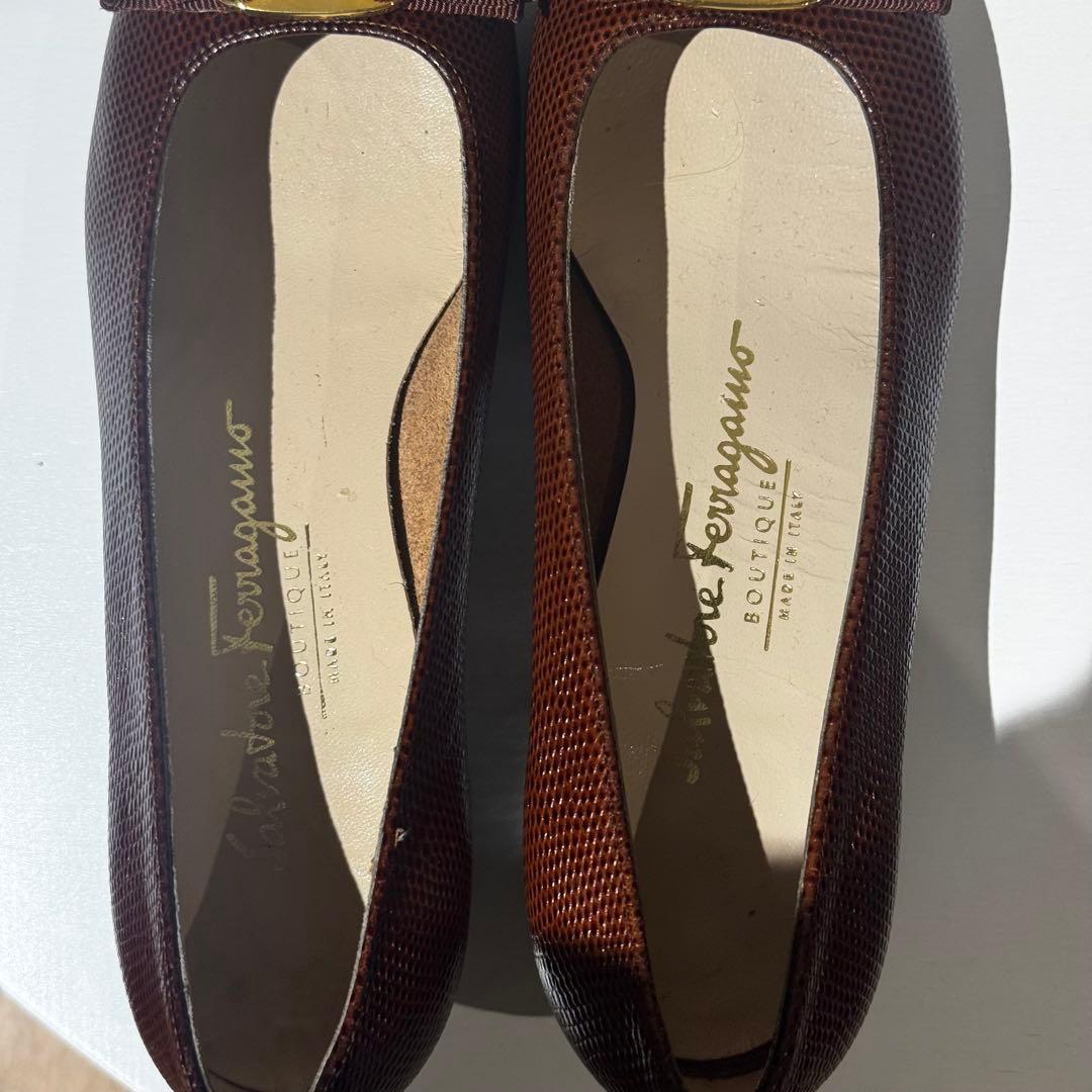 【美品】Salvatore Ferragamo ブラウン リボン付きパンプス