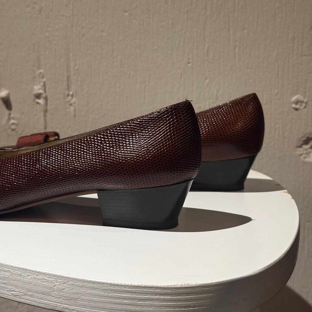【美品】Salvatore Ferragamo ブラウン リボン付きパンプス