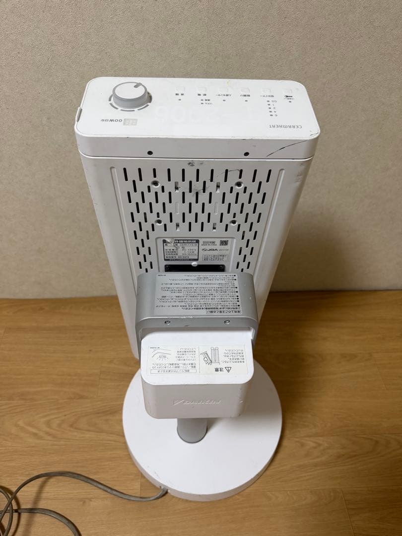 2022年製　ダイキン 遠赤外線暖房 セラムヒート ERFT11ZS-W