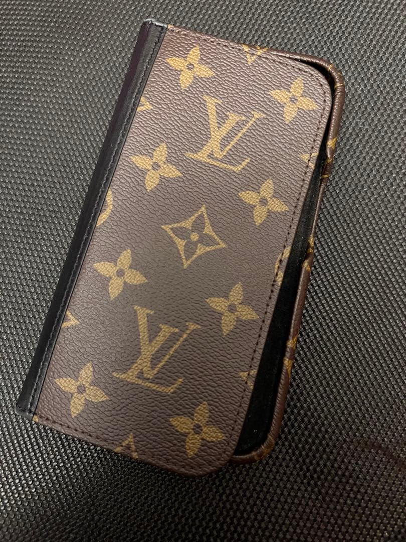 Louis Vuitton モノグラム 手帳型ケース iPhone15Pro
