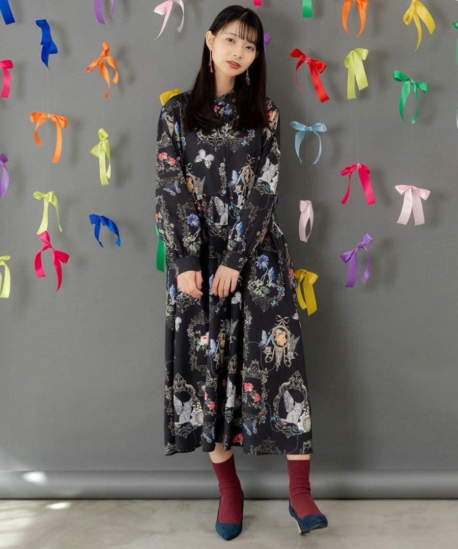 ☆新品タグ付 イズスカラー　553282：ヴィンテージ風額縁柄シャツワンピース