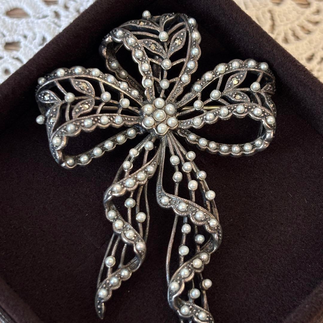 【アンティークリボン】ベビーパール・マルカジットミル打ちブローチ【SV925】