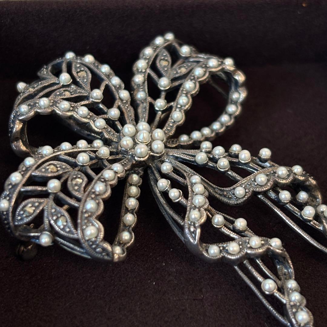 【アンティークリボン】ベビーパール・マルカジットミル打ちブローチ【SV925】