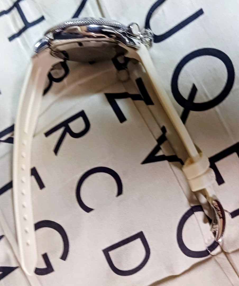 は*る様 ガガミラノ 8253 クロノグラフ 電池新品 送料込 可動品 白