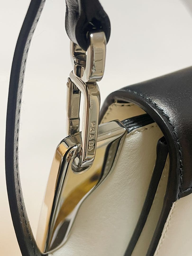 【希少】PRADA プラダ レザーバッグ ホワイト ブラック バイカラー