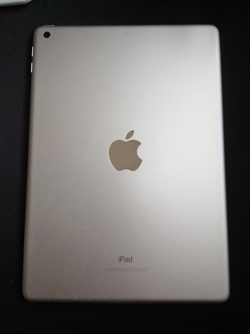小*界様 Apple iPad シルバー 本体　6世代 128GB